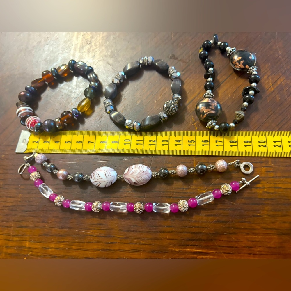 5 Beautiful fashion lot of ladies quality glass beads and other bracelets